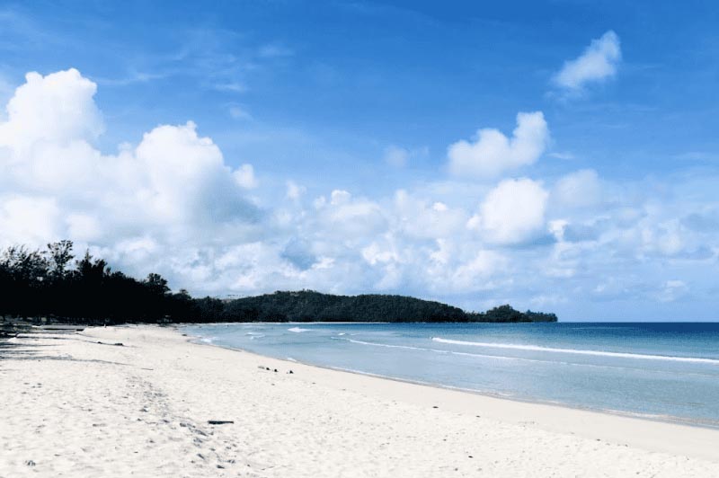 Pantai Avoi